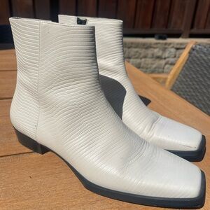FRAME LeMaddox Lizard cream Ankle Boots